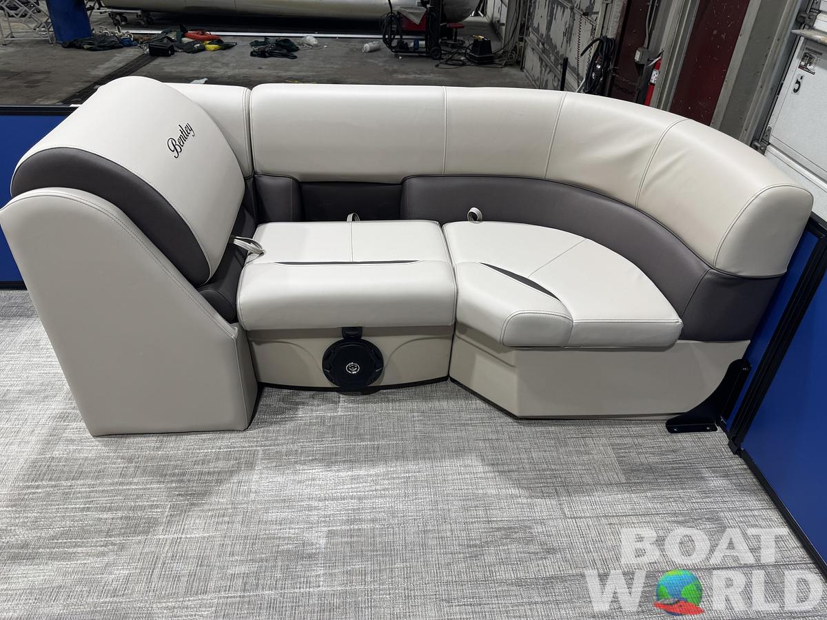 2026 Bentley Pontoons Legacy 220 Navigator Quad Lounge