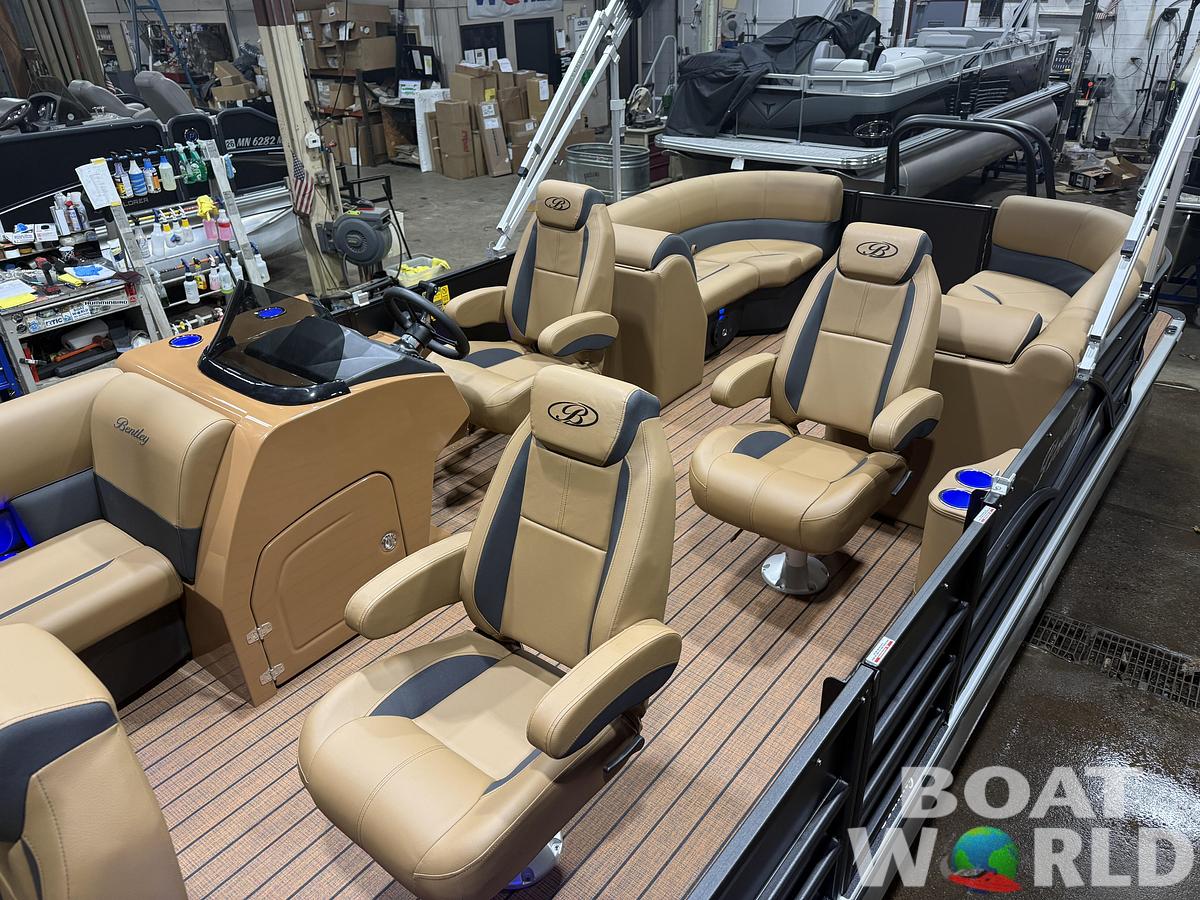2026 Bentley Legacy 220 Navigator DL Quad Lounge $42995