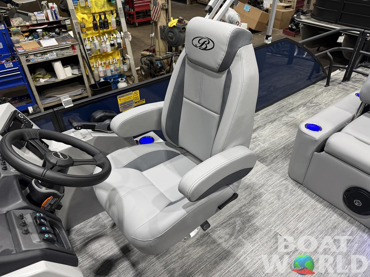 2026 Bentley Pontoons Legacy 223 Swingback Tritoon 