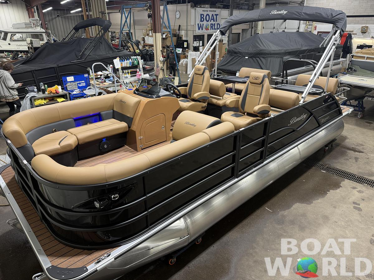 2026 Bentley Pontoons Legacy 223 QSB Swingback Tritoon 