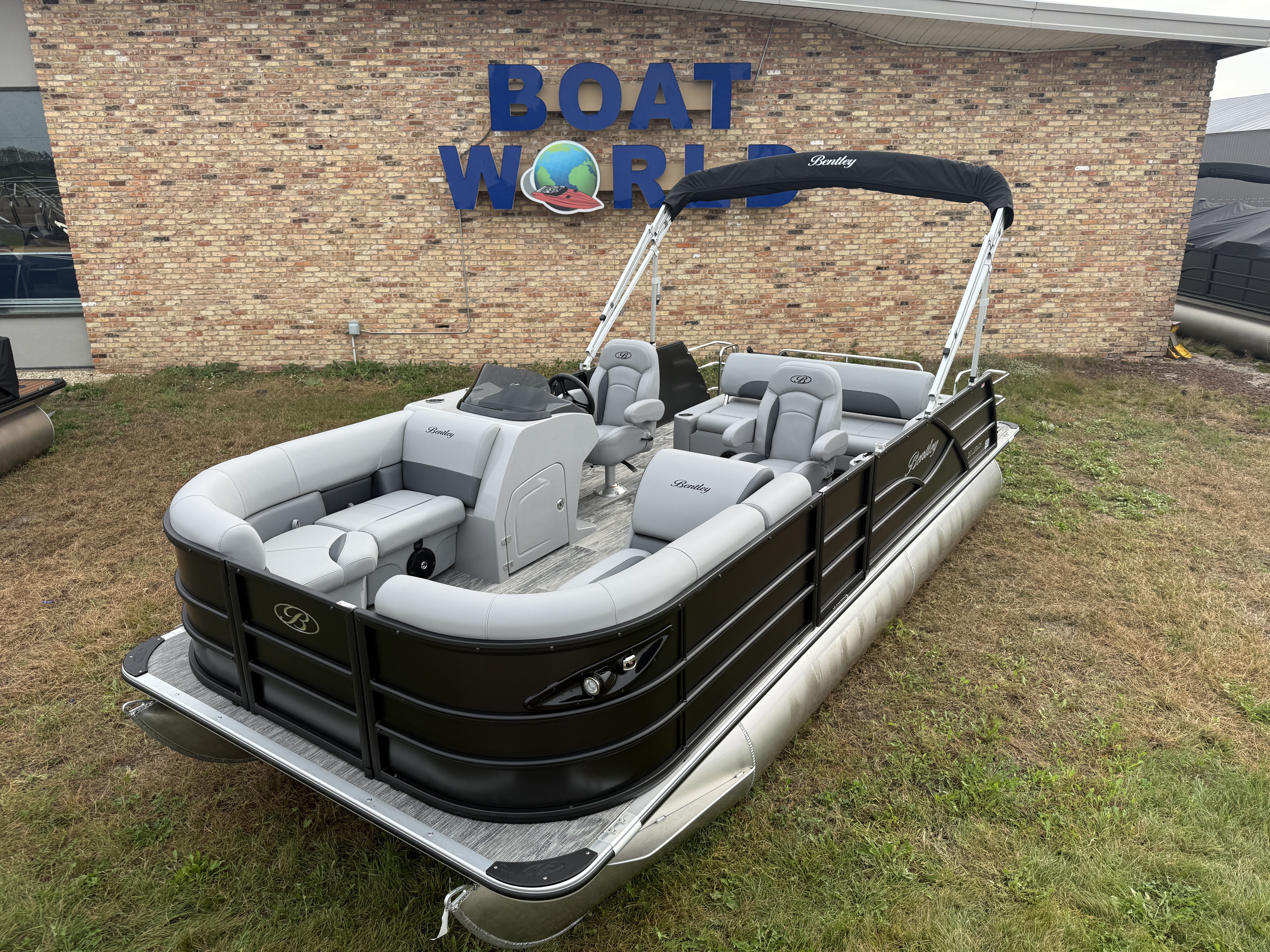 2025 Bentley Pontoons Legacy 200 Swingback