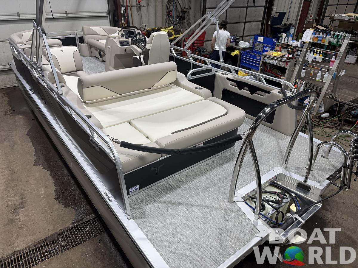 2026 Tahoe Sport VRB 2385 Swingback & 4-Stroke $34995