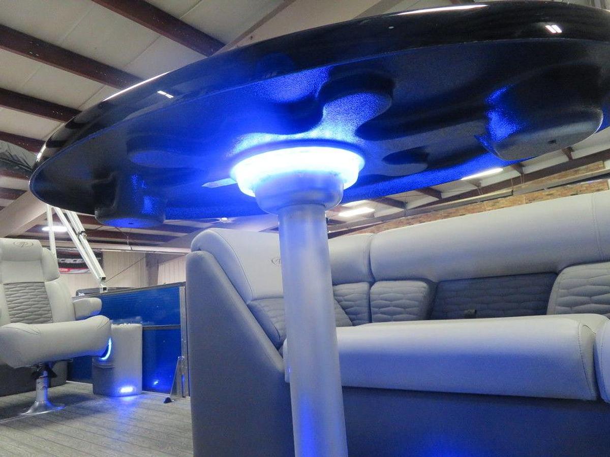 2023 Montego Bay ST8524 Swingback Tritoon Deluxe Pontoon & Honda 200HP 4-Stroke EFI