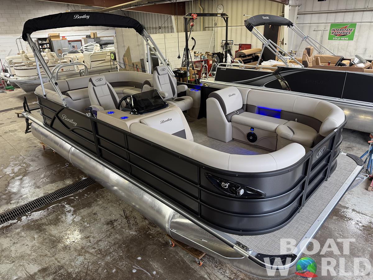 2025 Bentley Pontoons Legacy 220 Navigator Quad Lounge & Honda 4-Stroke EFI