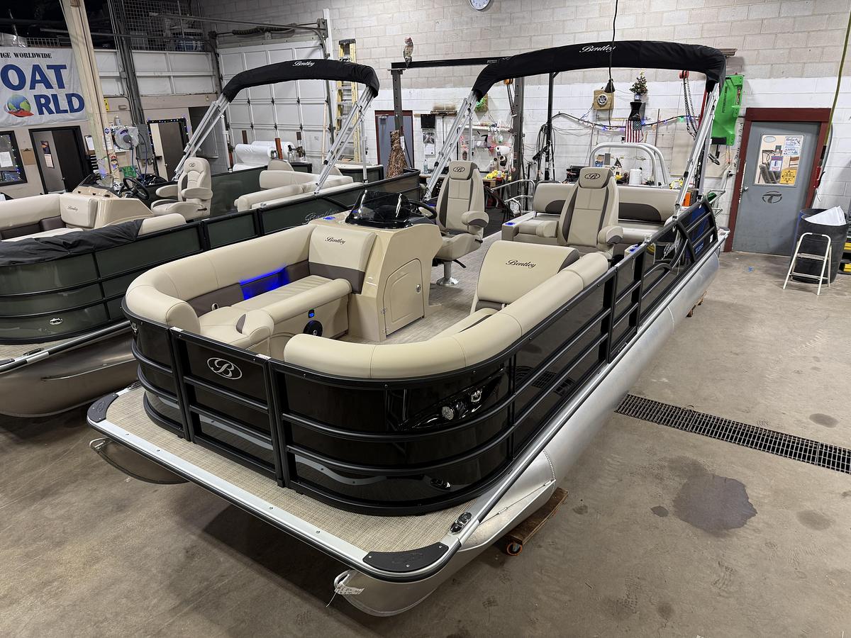 2026 Bentley Pontoons Legacy 220 Swingback & Honda 4-Stroke EFI