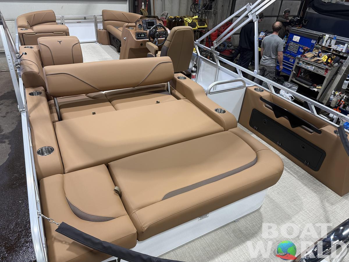 2026 Tahoe Sport VRB 2385 Swingback & 4-Stroke $34995