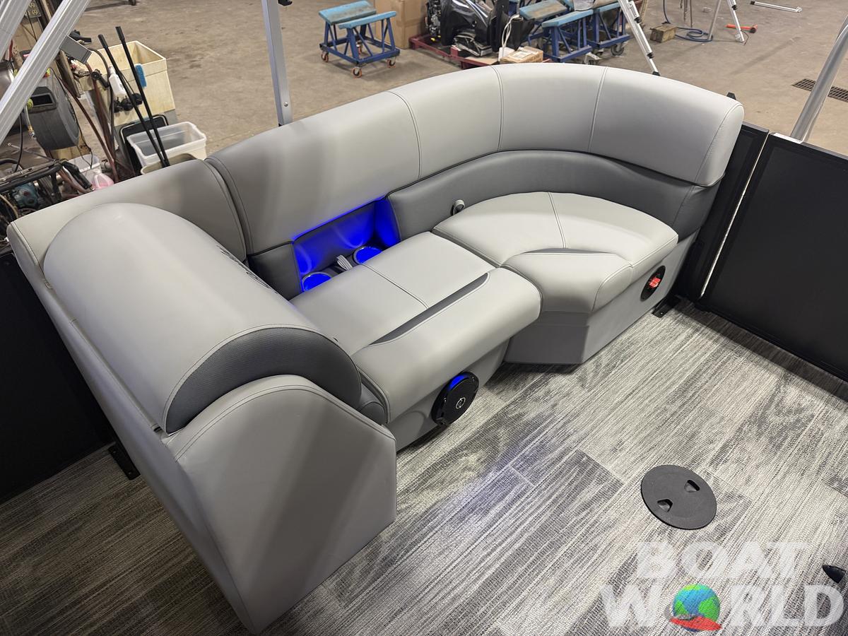 2026 Bentley Pontoons Legacy 220 Navigator DL Quad Lounge