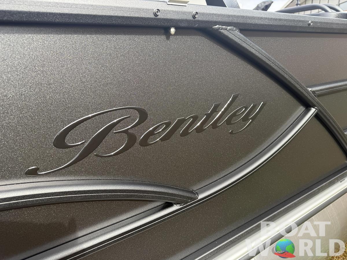 2026 Bentley Pontoons Legacy 223 QSB Swingback Tritoon 