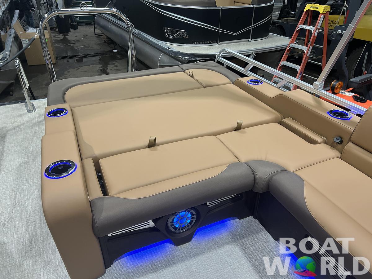 2026 Tahoe Pontoons LTZ 2385 Swingback (VRB) Windshield Tritoon