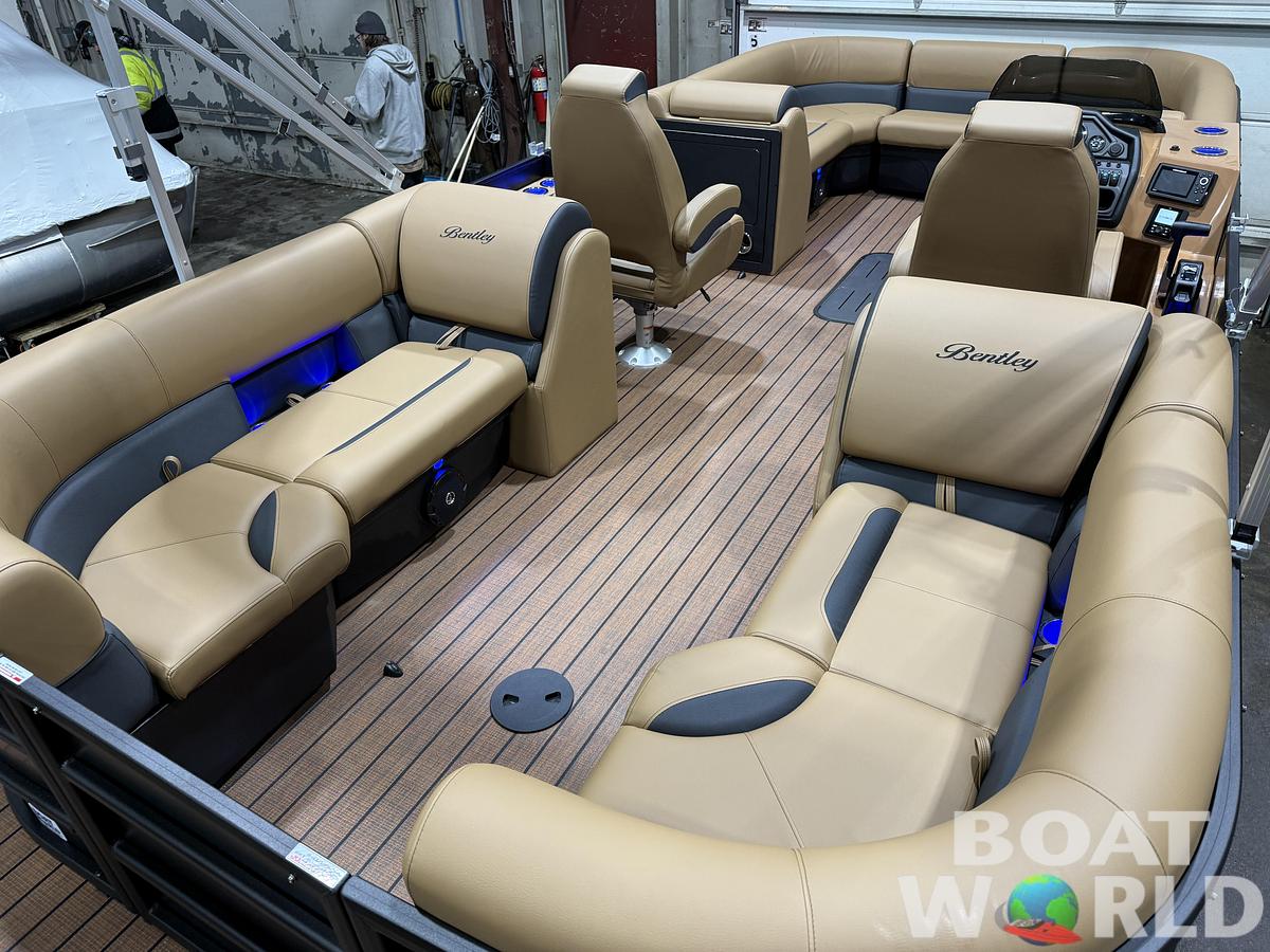 2026 Bentley Legacy 300HP Navigator Quad Lounge Tritoon $67995