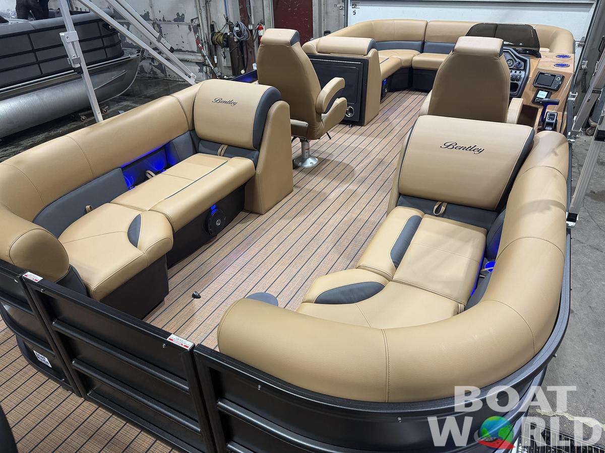 2026 Bentley Pontoons Legacy 220 Navigator Quad Lounge