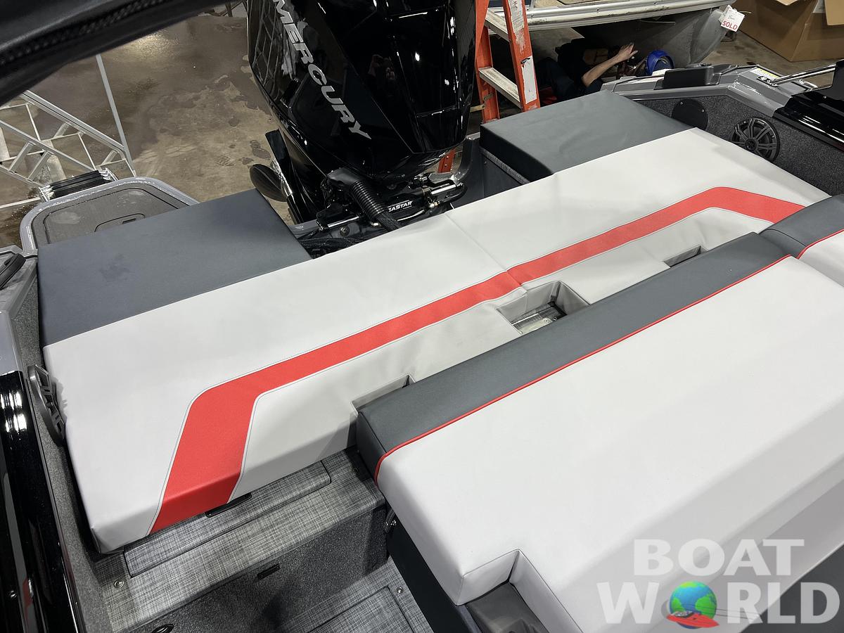 2026 Princecraft Ventura 230 WRL Swingback Deckboat