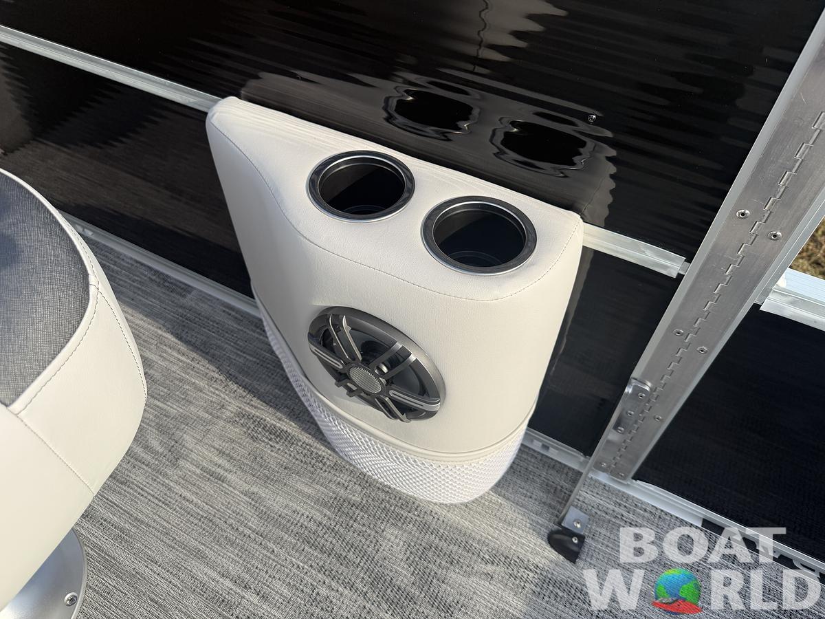 2026 Montego Bay 8522 Swingback Deluxe Pontoon