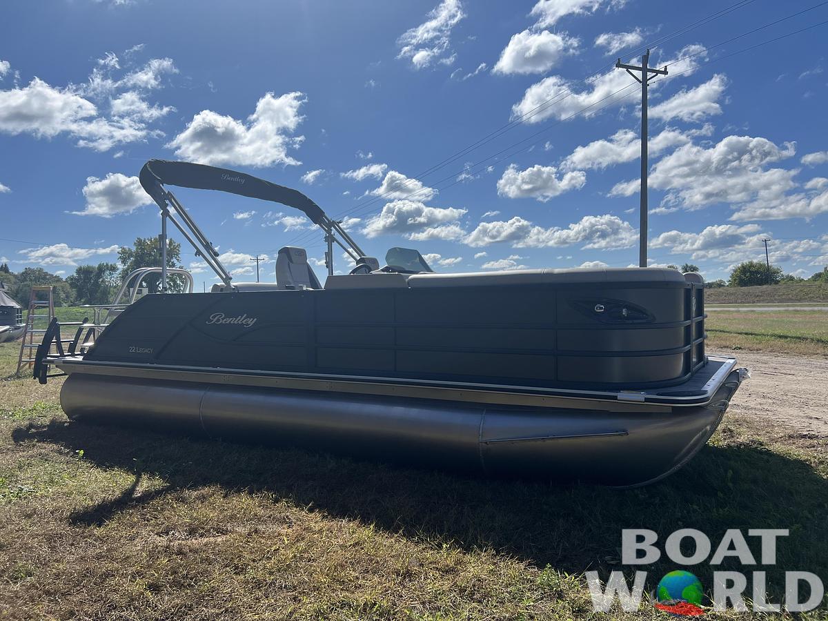 2026 Bentley Pontoons Legacy 223 Swingback Tritoon 