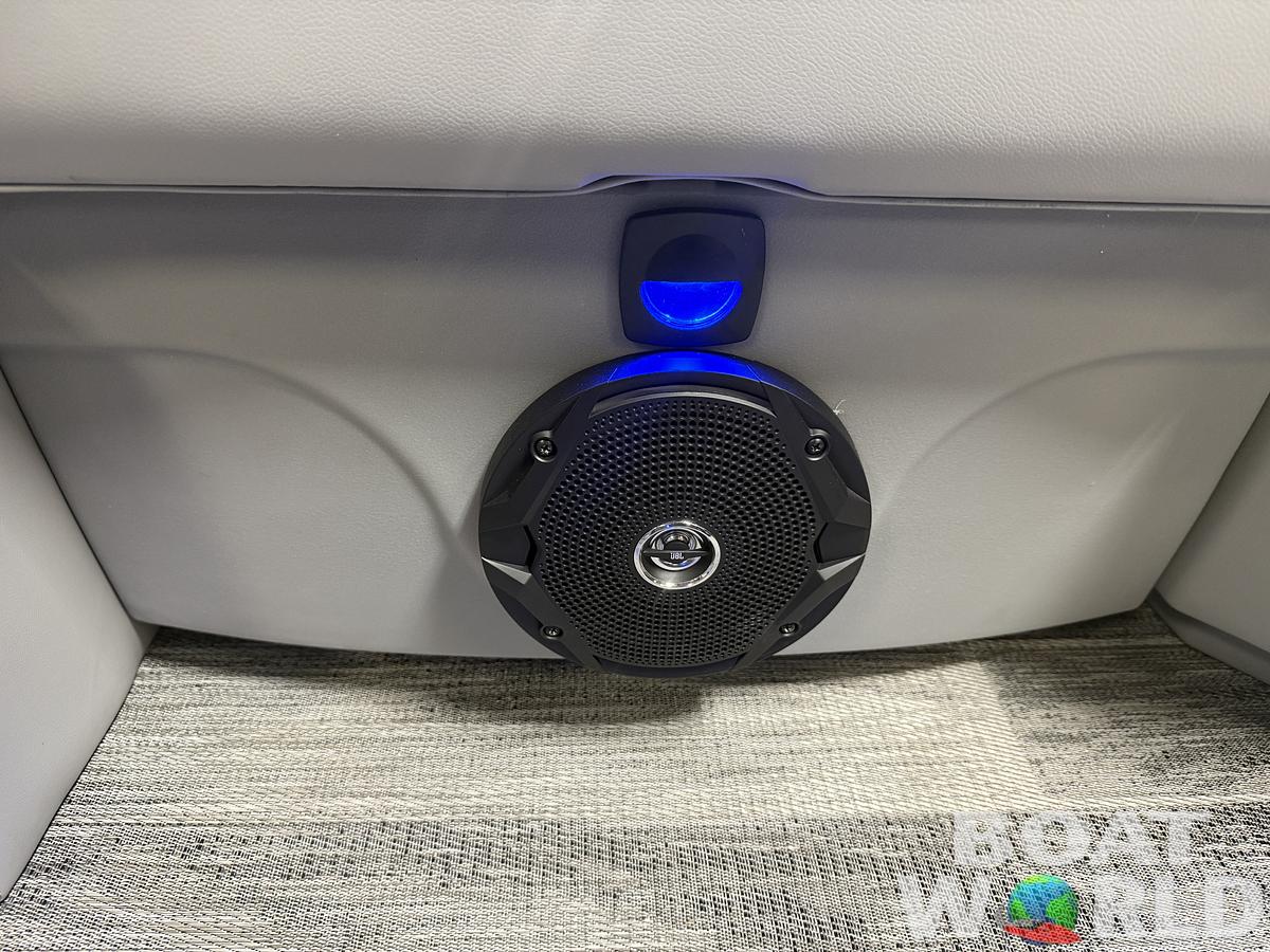 2026 Bentley Pontoons Legacy 220 Navigator DL Quad Lounge