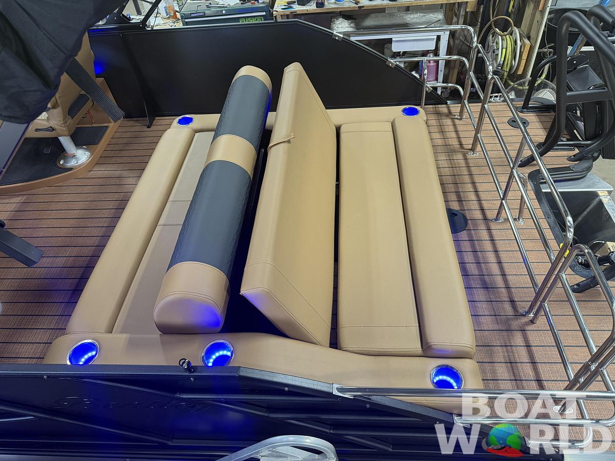 2026 Bentley Pontoons Elite 223 Swingback Tritoon