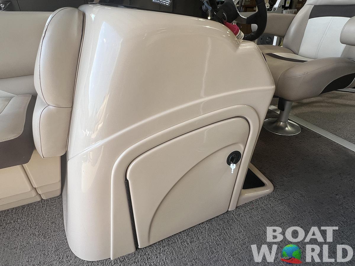 Used 2016 Sun Tracker Party Barge 22 DLX XP3 Tritoon & 150HP Mercury 4Stroke