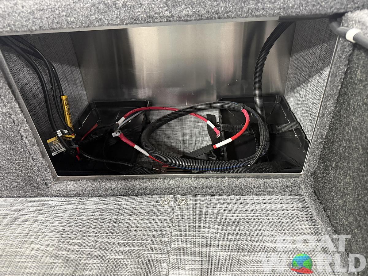 2024 Princecraft Ventura 224 Deckboat 