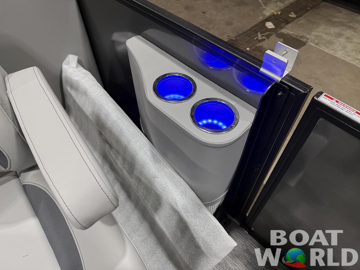 2026 Bentley Pontoons Legacy 220 Navigator DL Quad Lounge