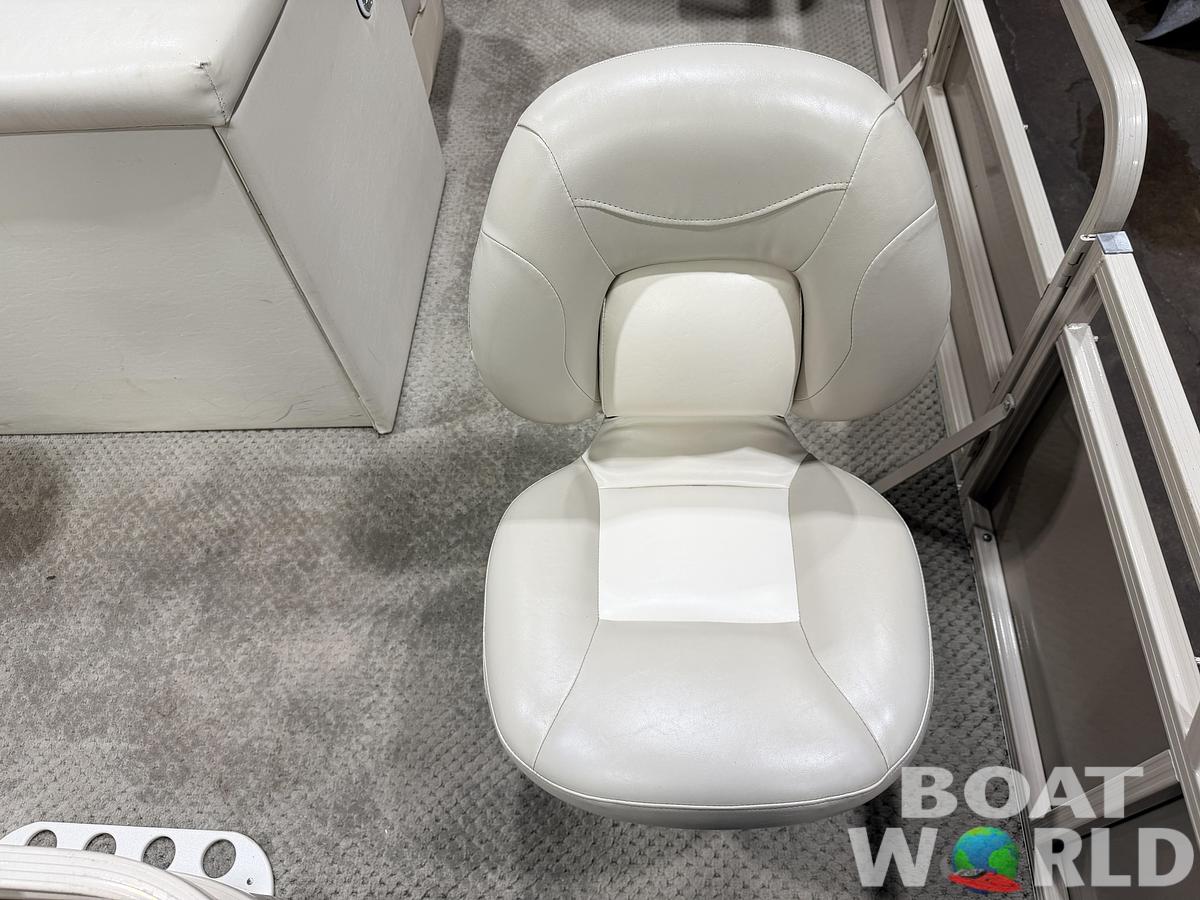 Used 2008 Sylvan Mirage 8520 Party Fish