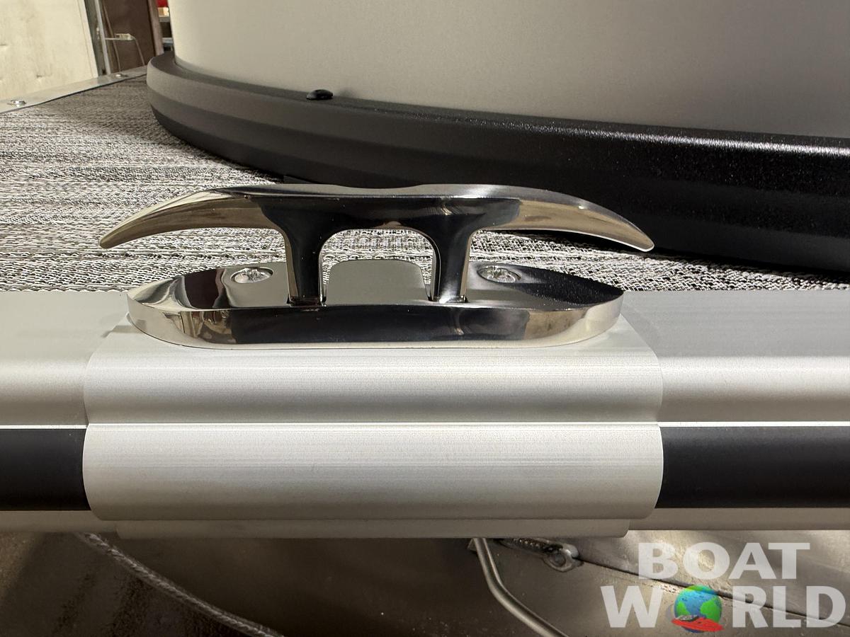 2026 Bentley Pontoons Legacy 220 Swingback 