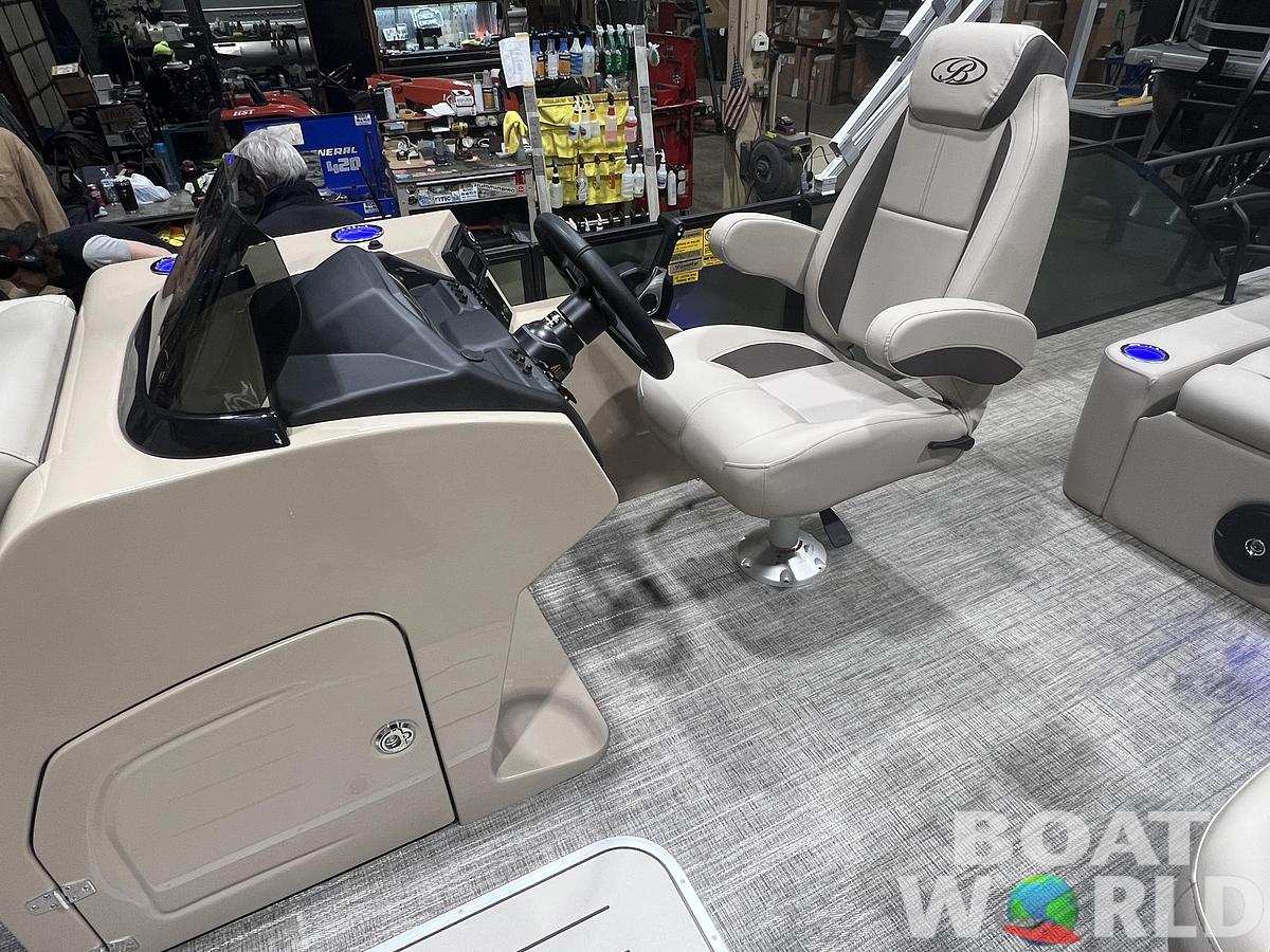 2026 Bentley Pontoons Legacy 223 Swingback Tritoon