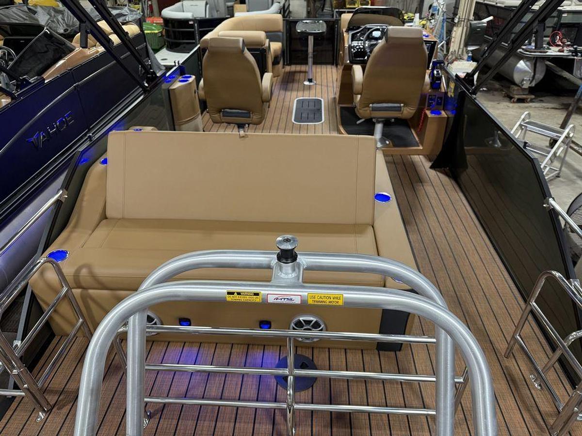 2025 Bentley Pontoons Elite 223 Swingback Tritoon & Honda 4-Stroke EFI