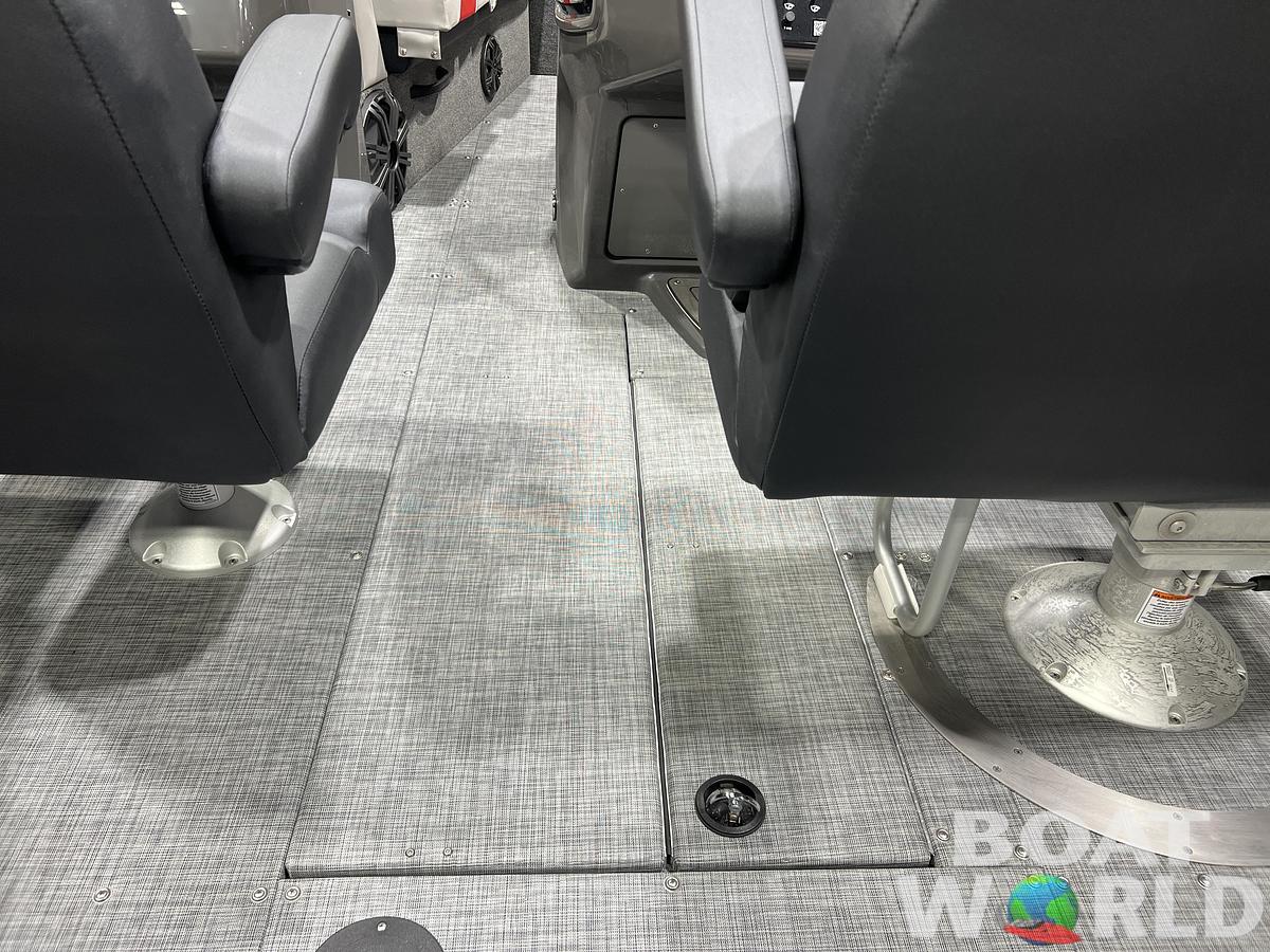 2026 Princecraft Ventura 230 WRL Swingback Deckboat