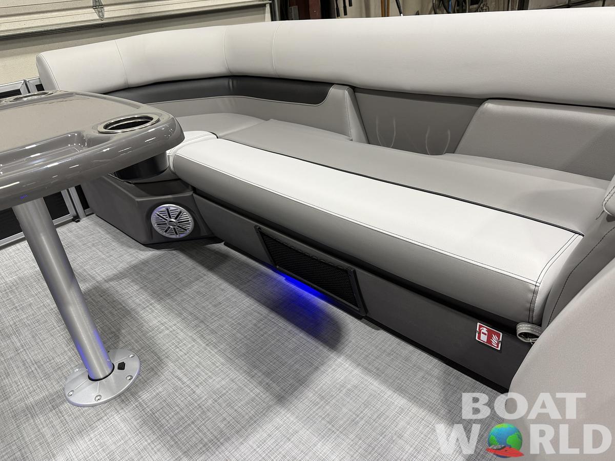 2026 Princecraft Vectra 23 RL SS Swingback Tritoon 