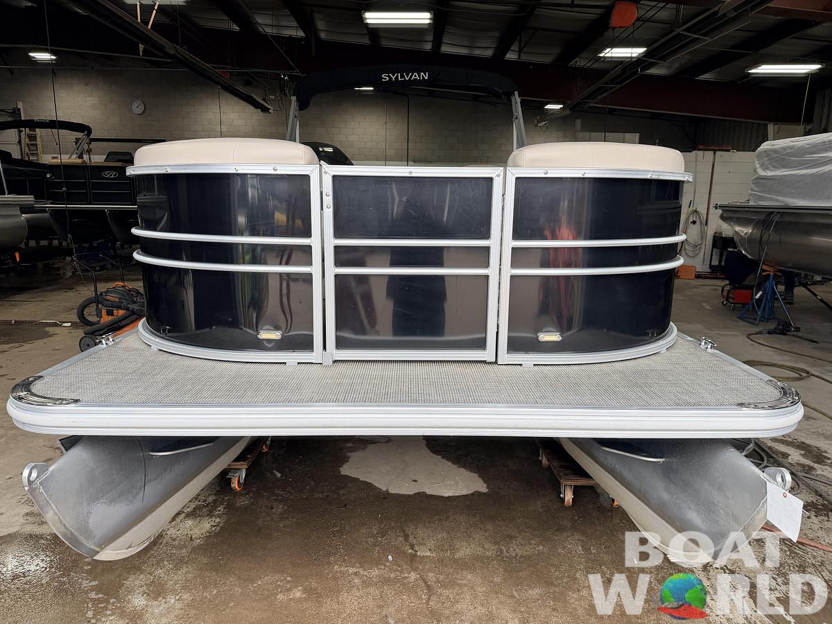 Used 2016 Sylvan Mirage 822 LZ & 50HP Yamaha 4Stroke - $21,995