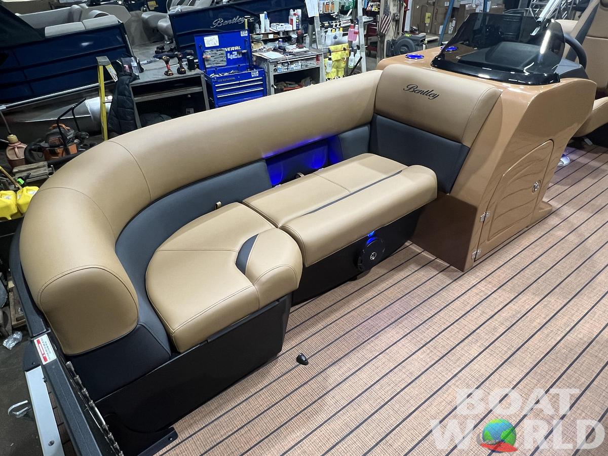 2026 Bentley Legacy 220 QSB Swingback $43995