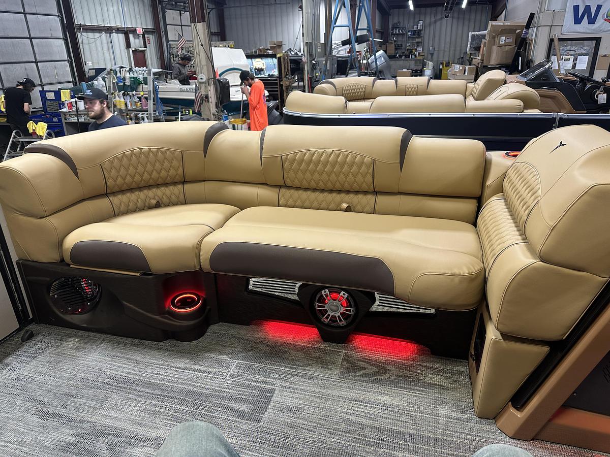 2025 Tahoe Pontoons Grand Tahoe 2585 Quad Lounge Windshield Tritoon & Mercury 400HP V10