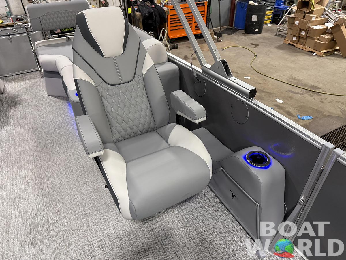 2025 Tahoe Pontoons Cascade 2385 Quad Lounge Shift SS Tritoon & Honda 4-Stroke EFI