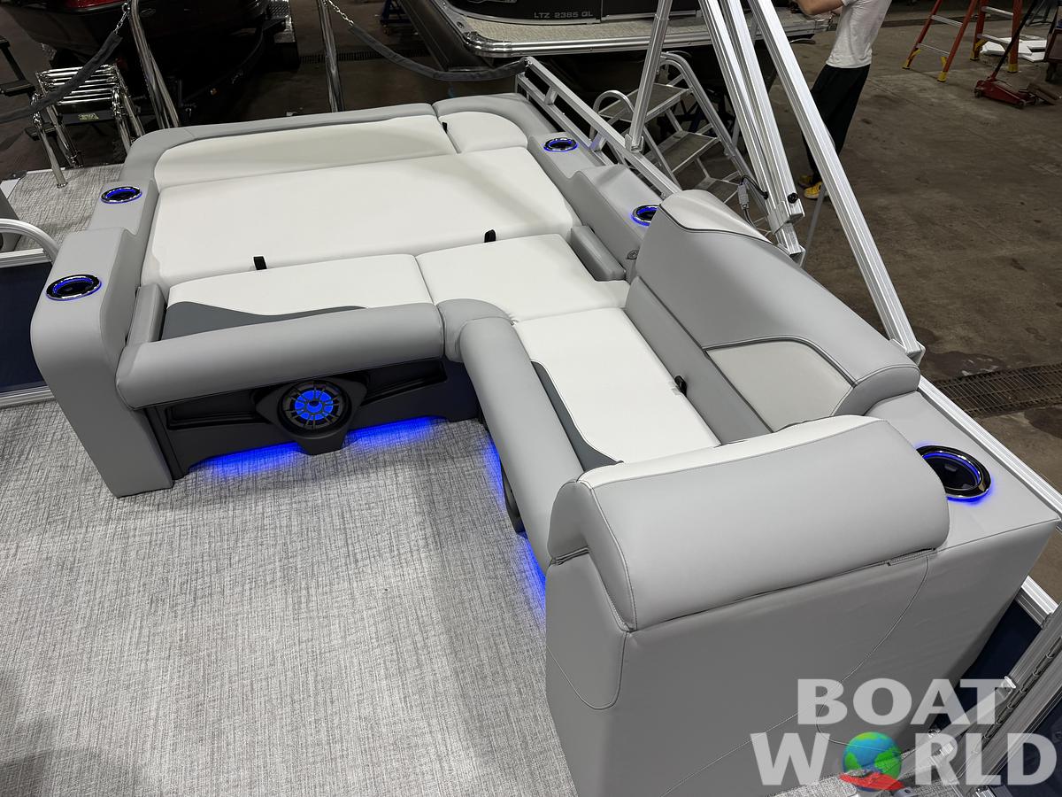 2026 Tahoe Sport 2385 Swingback (VRB) Tritoon 