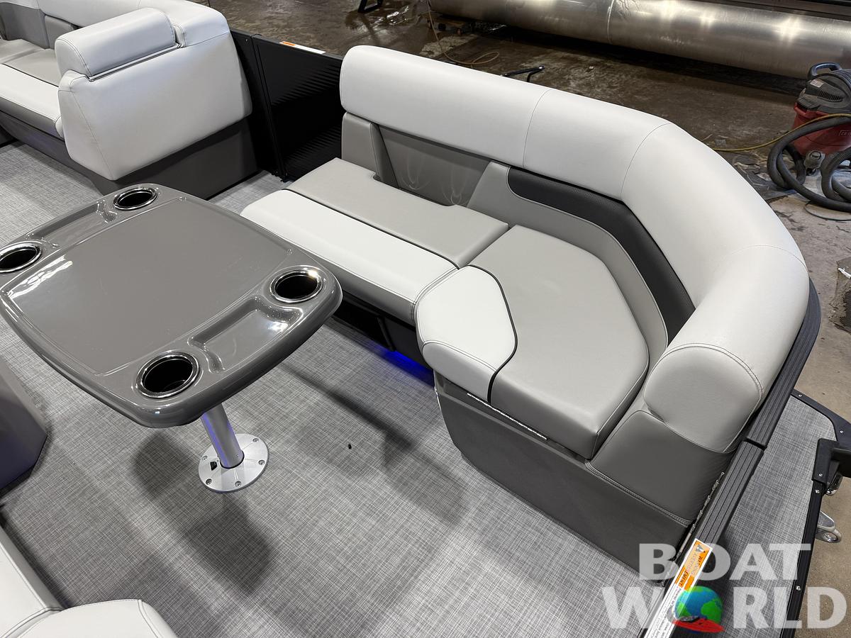 2026 Princecraft Vectra 21 RL Swingback Lounge $31995