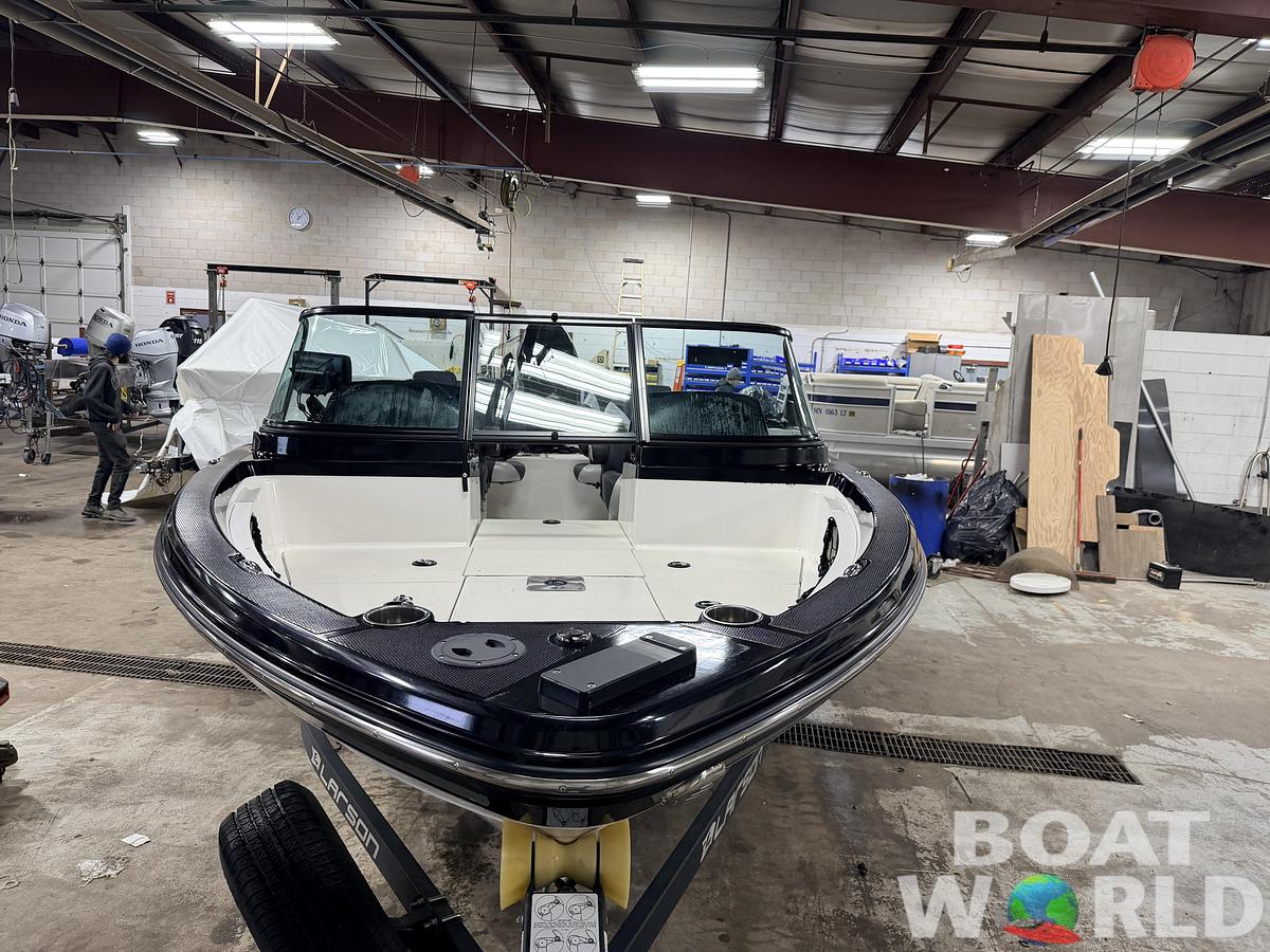 Used 2016 Larson FX 1850 DC Fiberglass Fishing Boat