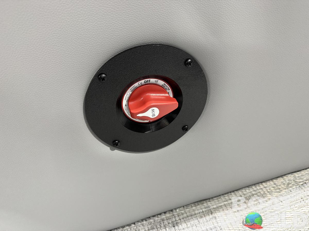 2026 Bentley Pontoons Legacy 223 Swingback Tritoon 