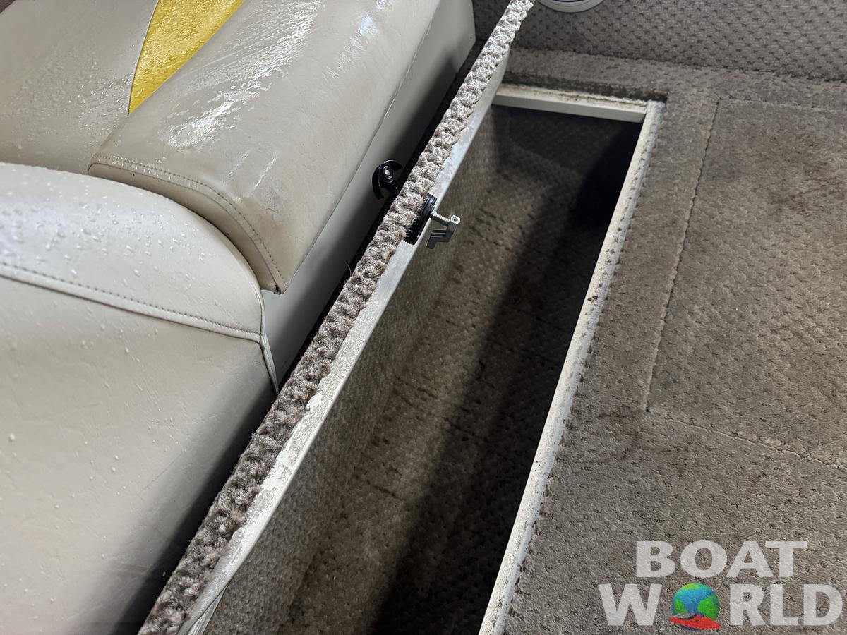 Used 2007 Lowe Suncruiser Tahiti 224 Deck Boat