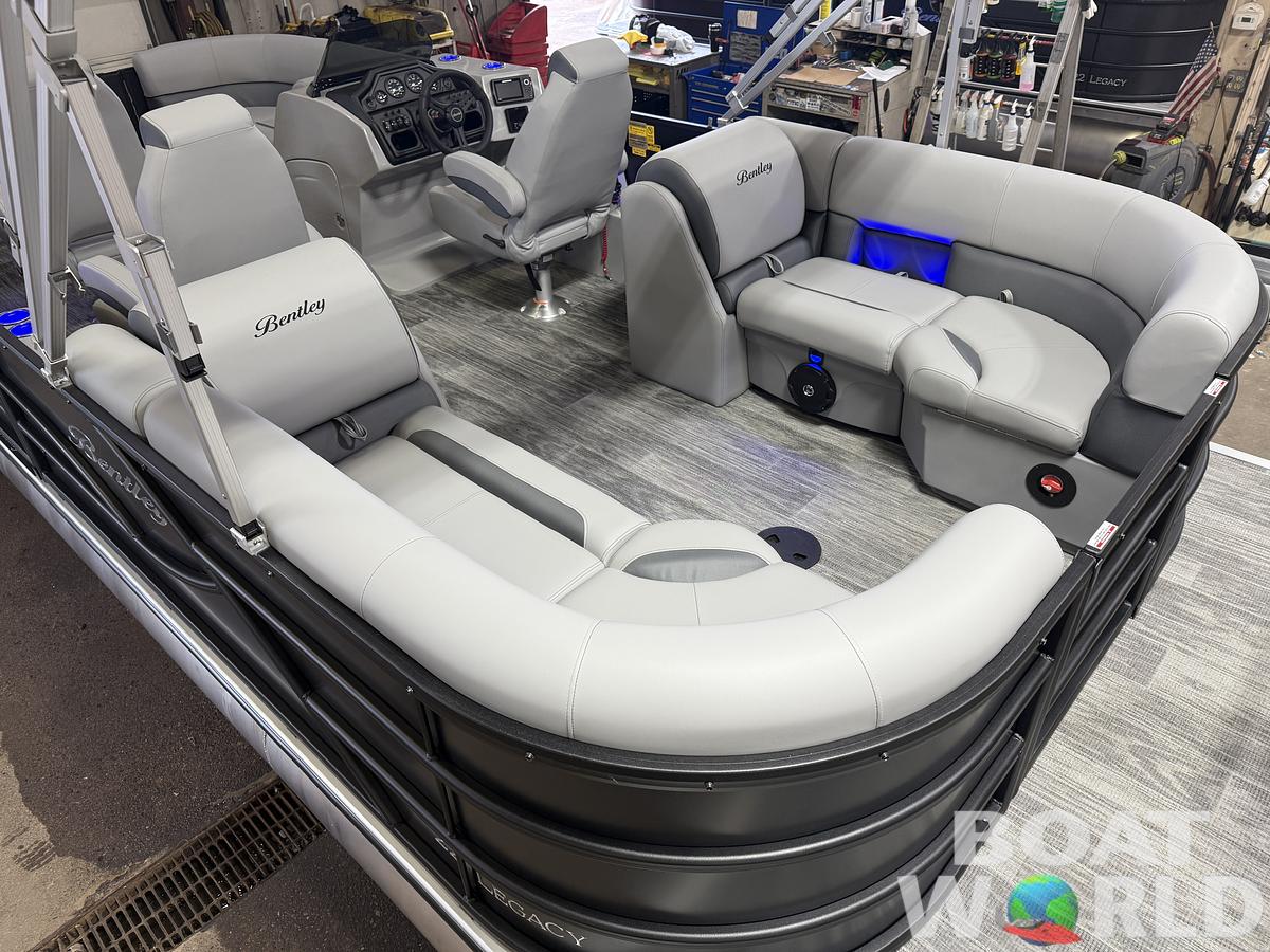 2026 Bentley Pontoons Legacy 220 Navigator DL Quad Lounge
