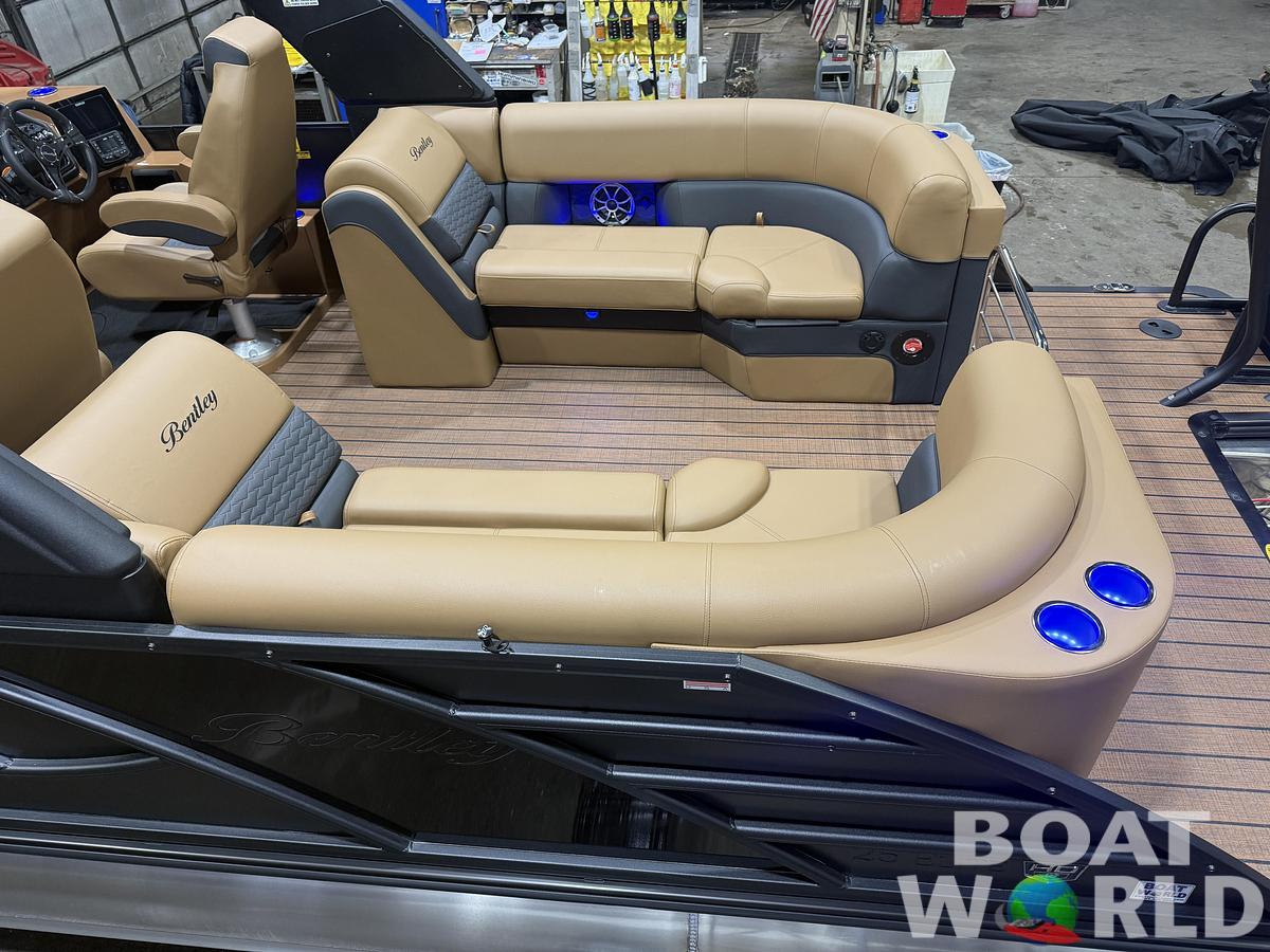 2026 Bentley Pontoons Elite 253 Admiral 350HP Quad Lounge Tritoon