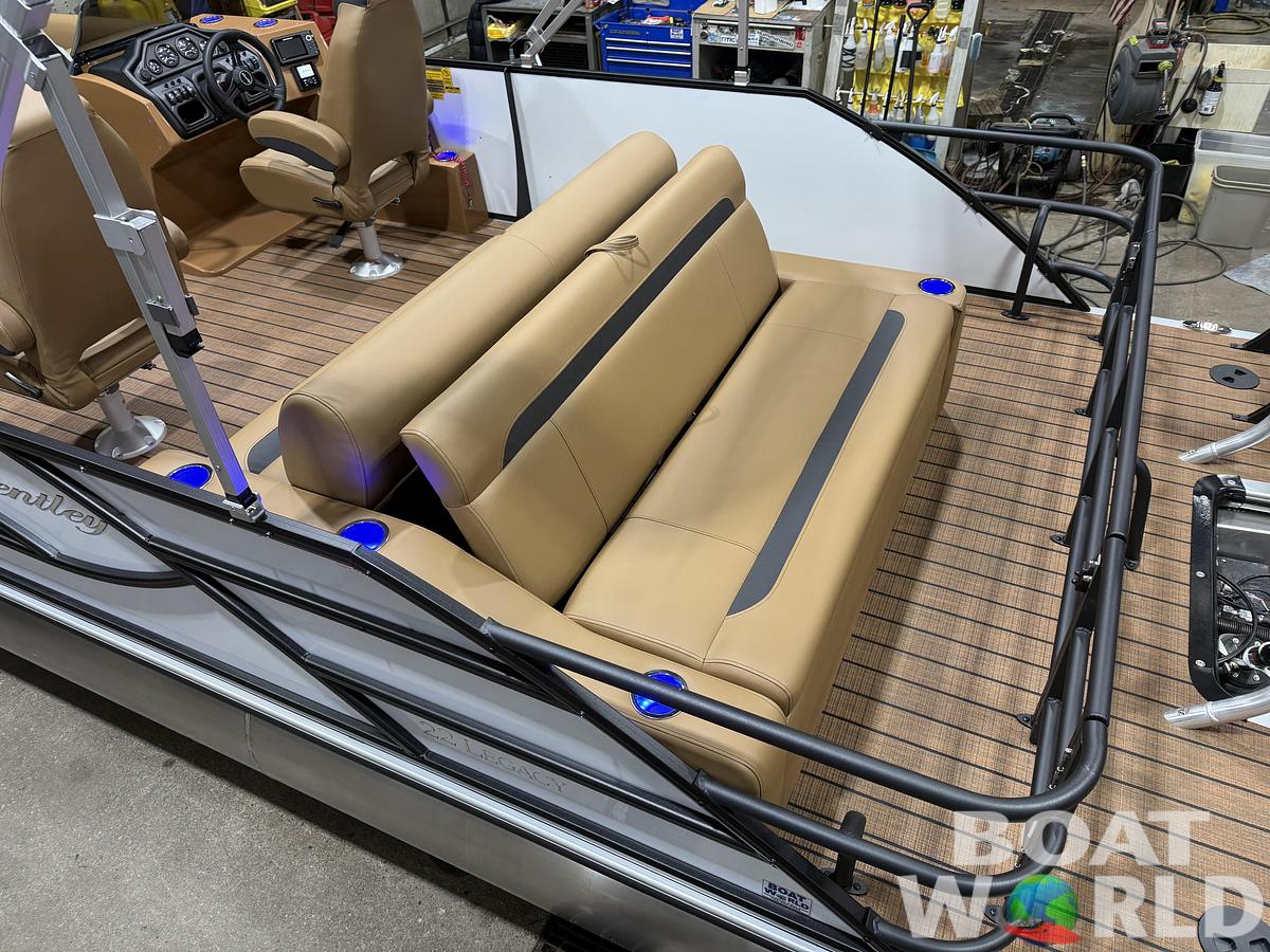 2026 Bentley Pontoons Legacy 220 Swingback
