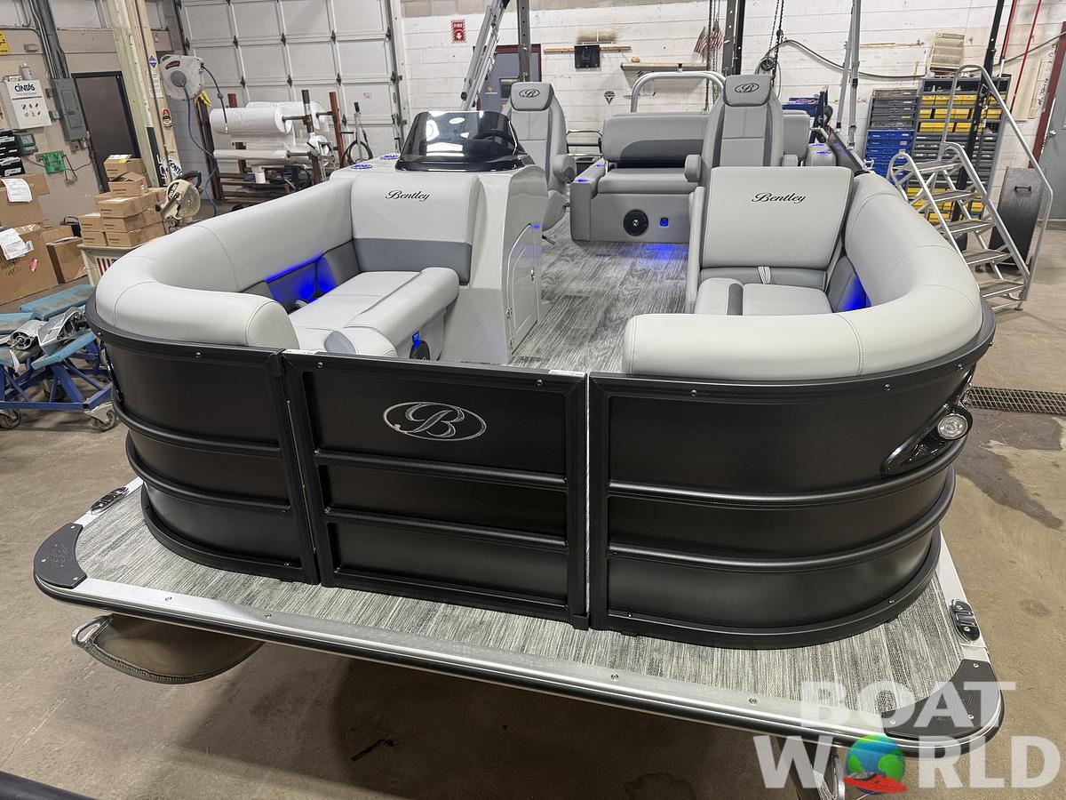 2026 Bentley Pontoons Legacy 220 Swingback & 4-Stroke EFI