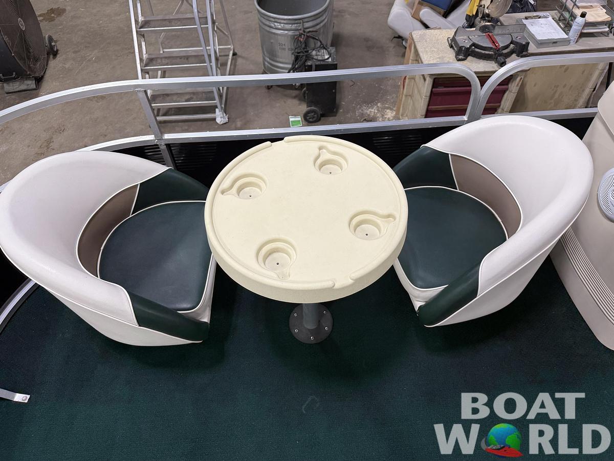 Used 2005 Leisure Island 2021 & 40HP