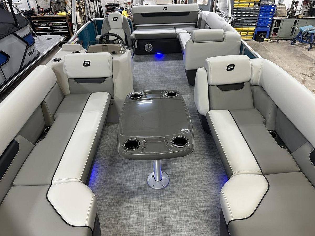 2025 Princecraft Vectra 23 RL Swingback Lounge Pontoon & Mercury 4-Stroke EFI