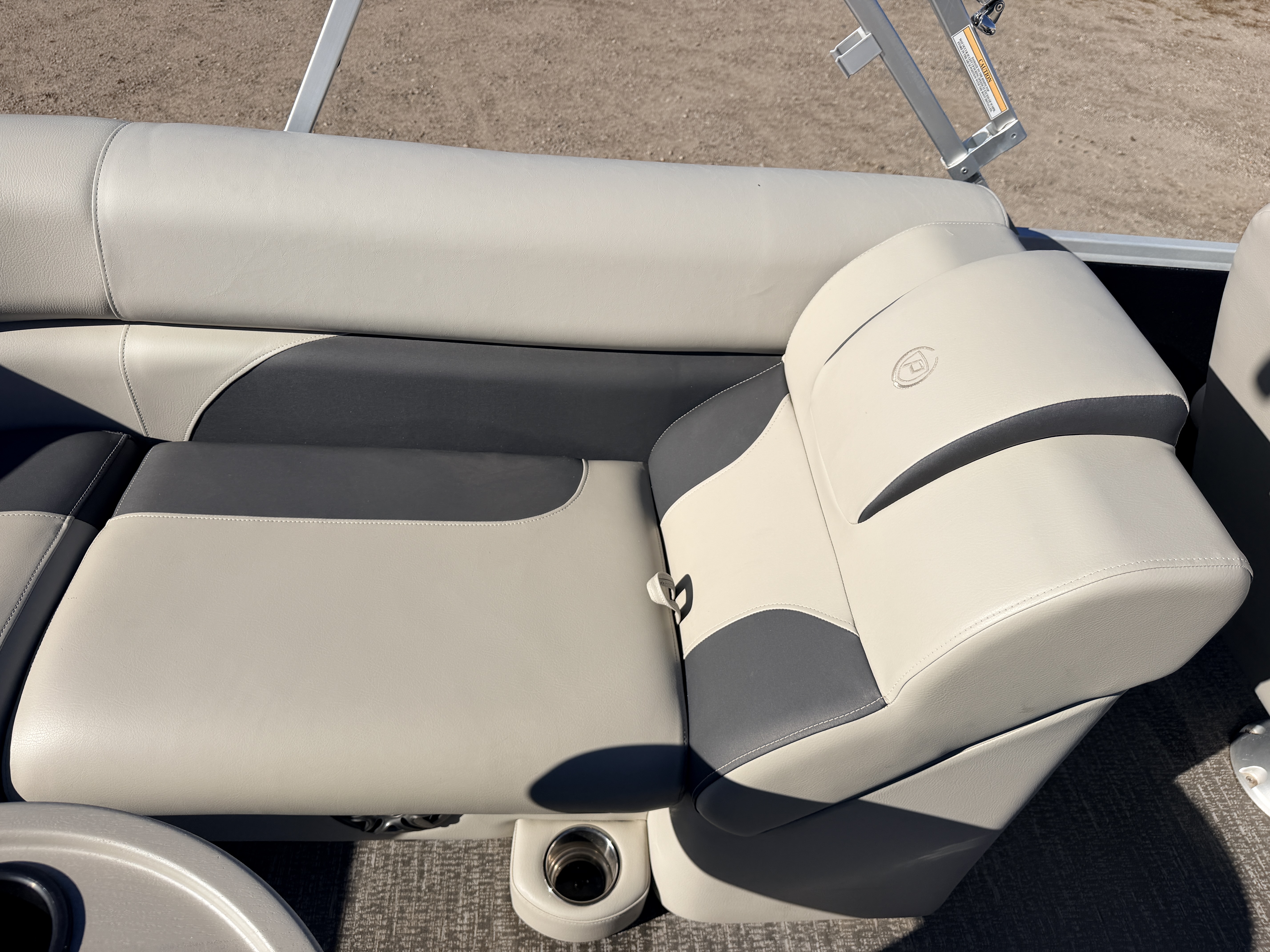 Used 2022 Premier 230 SunSpree RF & 116HP Yamaha 4Stroke -$34,995