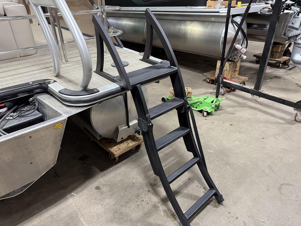 2025 Bentley Pontoons Legacy 223 Swingback Tritoon & Honda 4-Stroke EFI