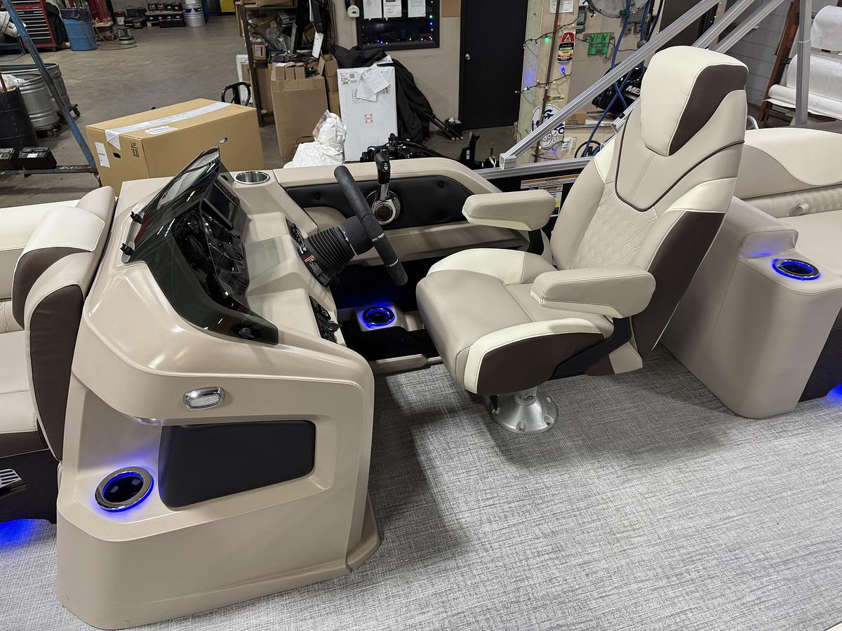 2025 Tahoe Pontoons LTZ 2385 Quad Lounge Shift SS Tritoon & Honda 4-Stroke EFI