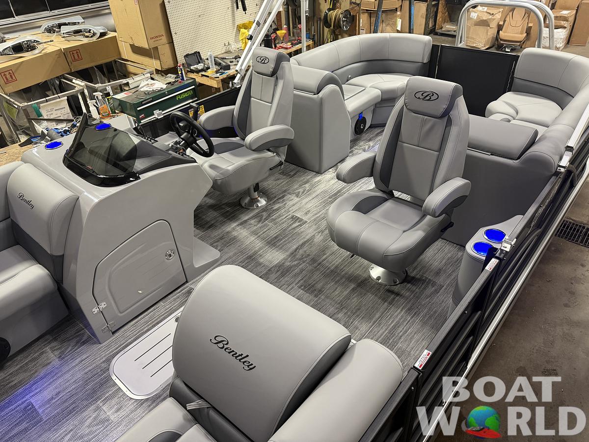 2026 Bentley Pontoons Legacy 223 Navigator Quad Lounge Tritoon 