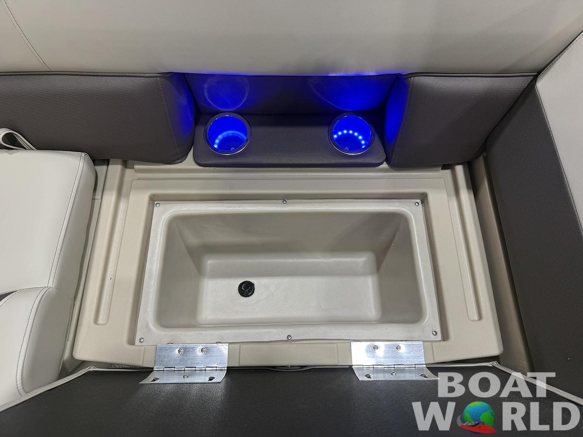 2026 Bentley Pontoons Legacy 220 QSB Swingback 