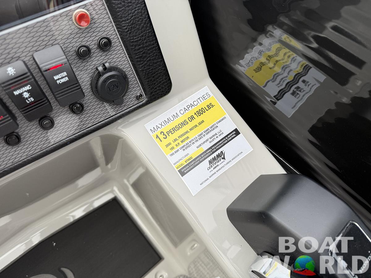 2026 Montego Bay 8522 Quad Lounge Tritoon 